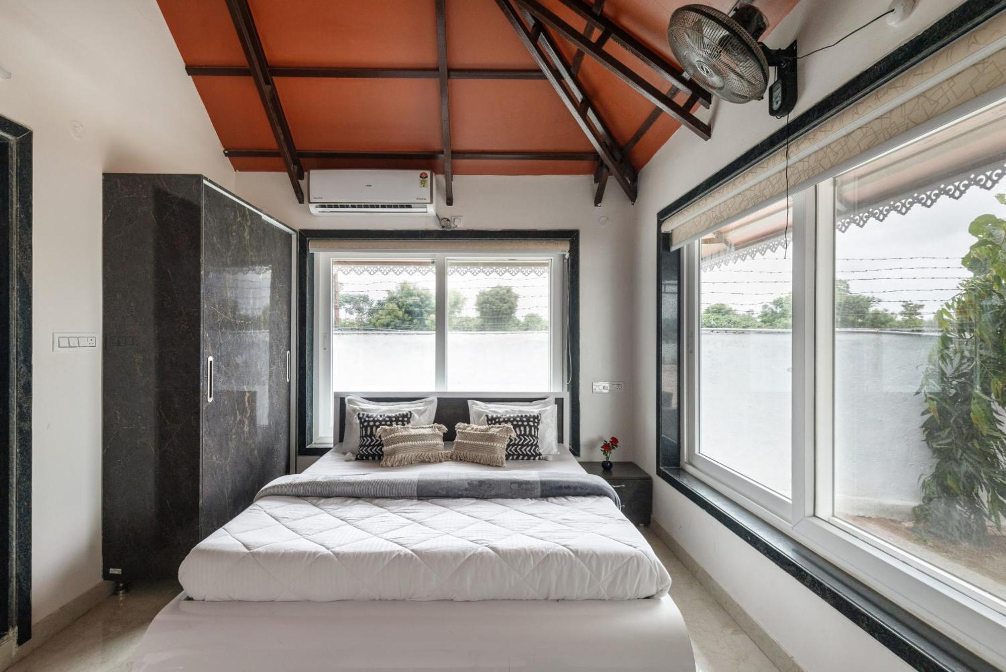 Aqua Lagoon Villa By Secret Turtle Pvt Pool Private Lawn Secunderabad Екстер'єр фото