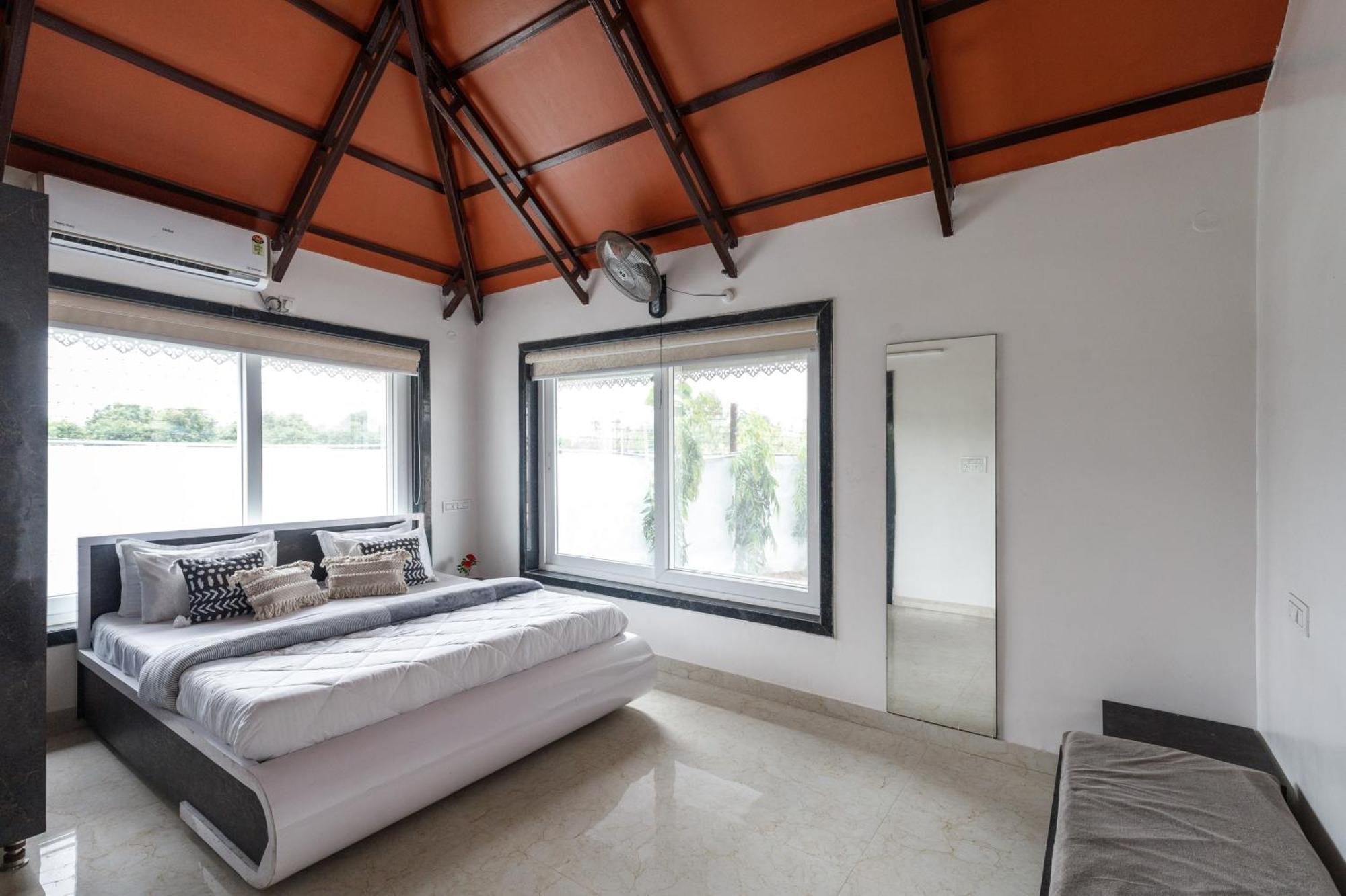 Aqua Lagoon Villa By Secret Turtle Pvt Pool Private Lawn Secunderabad Екстер'єр фото
